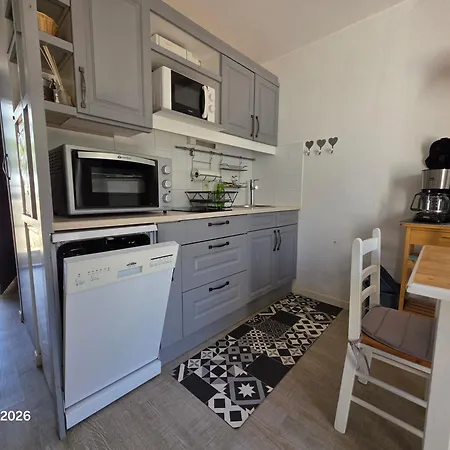 Apartment Agreable Dans Avec Piscine
