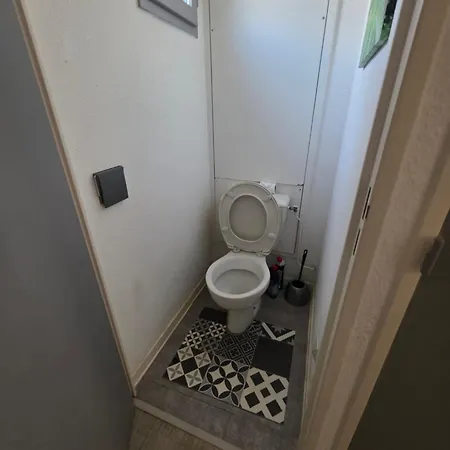 Apartment Agreable Dans Avec Piscine Le Lavandou